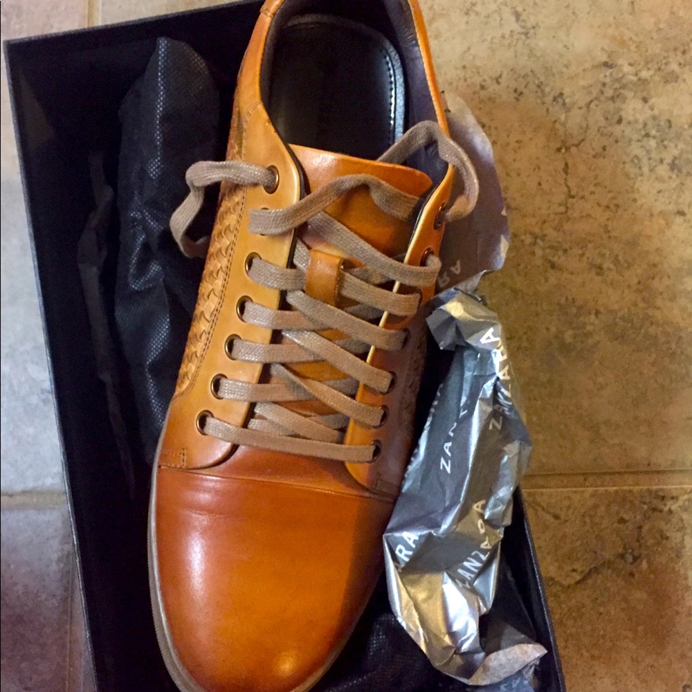 I’m selling sneakers